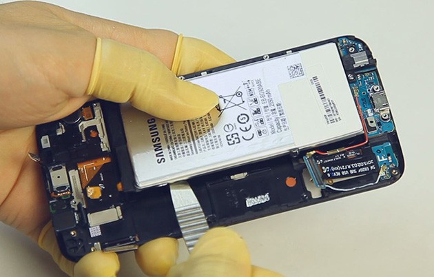 Galaxy S6 e Galaxy S6 Edge, sostituire la batteria costerà 45$
